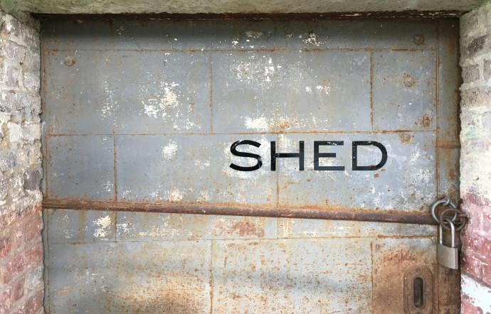 Le SHED est une ancienne usine rouennaise devenue un espace d’exposition et une résidence d’artistes.