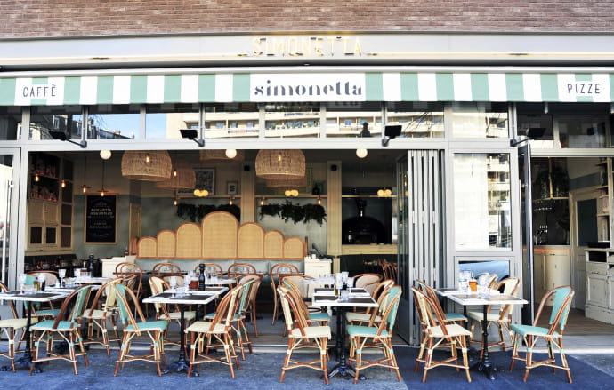 Sur les quais du canal de l’Ourcq, on ferait bien une petite pause à la terrasse de Simonetta.
