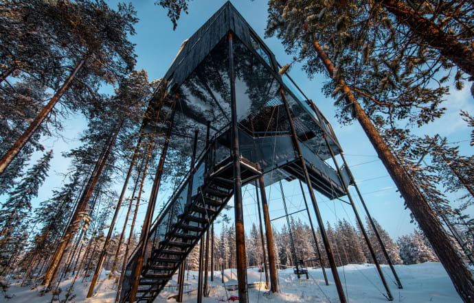 Snøhetta s’occupe aussi de plus petits projets, mais toujours avec la même attention comme ici The 7th Room, pour Treehouse Hotel en Suède, complété en 2017.