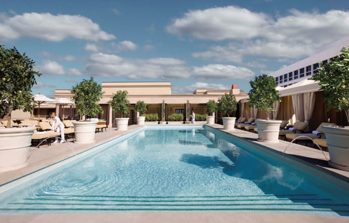 Rooftop pool avec vue sur le toit du Montage.