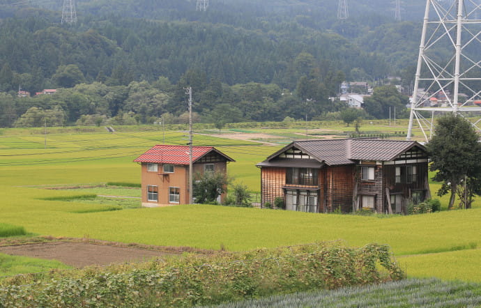 Cet immense musée à ciel ouvert est disséminé sur un rectangle de 40 km sur 30 et bénéficie d’un cadre naturel remarquable au cœur des Alpes japonaises.