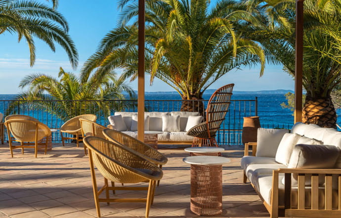 Le bar de l’hôtel Le Bailli de Suffren, à Rayol-Canadel-sur-Mer.