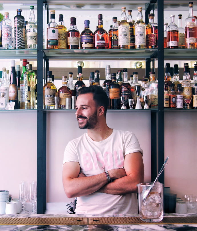 Nicolas Munos aux commandes, Bisou Bar, Paris IIIe.