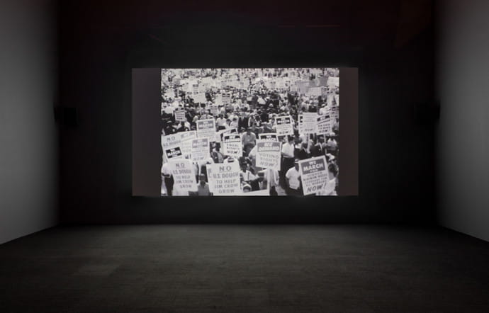 « Love Is The Message, The Message Is Death » d’Arthur Jafa au MoCA à Los Angeles, en juin dernier. Ce collage vidéo compile extraits joyeux et atroces, de danse ou d’homicides policiers.