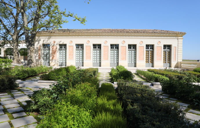 Un pavillon de 1789, démonté puis remonté, entouré de jardins.