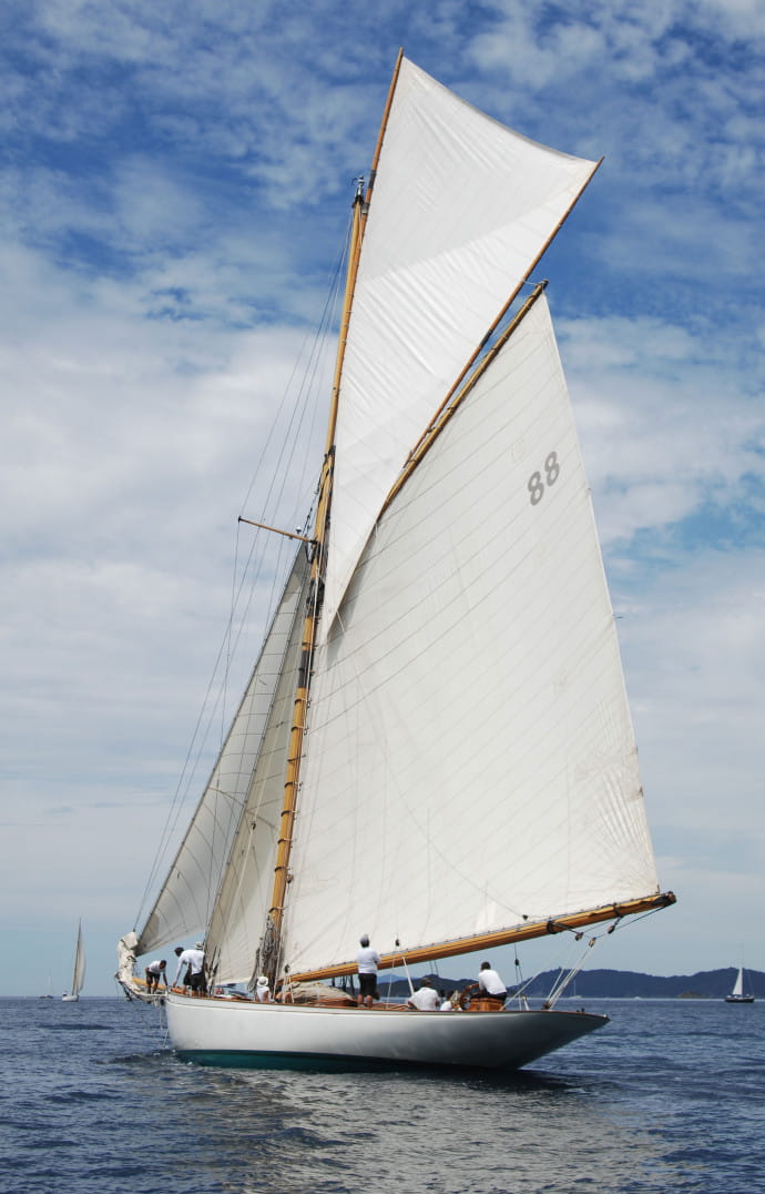 Liée au monde nautique depuis 1988, l’Atelier d’Horlogerie française Michel Herbelin réitère pour la troisième année son partenariat avec la Porquerolles Classique.