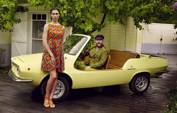 Philippe Starck a longtemps utilisé une amusante Fiat Shellette de 1972, lors de ses séjours sur le bassin d’Arcachon. Le designer français s’en est séparé en 2014 chez Artcurial, sur une enchère de 41 700 euros.