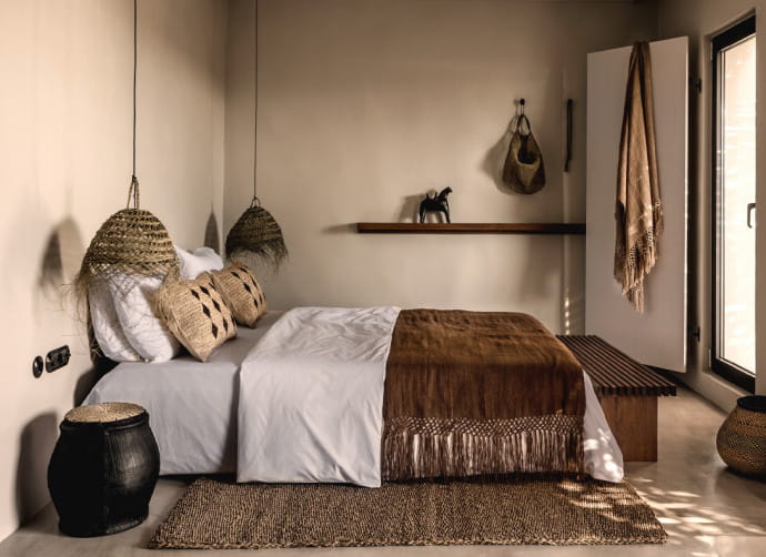 Chambre d’ambiance bois et nature de l’hôtel Casa Cook à Kos, Grèce.