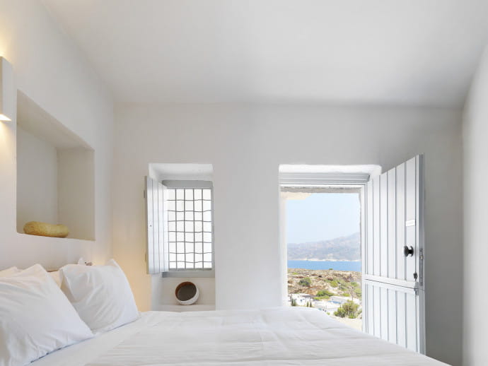 Chambre de luxe de l’hôtel The Windmill à Kimolos, Grèce.