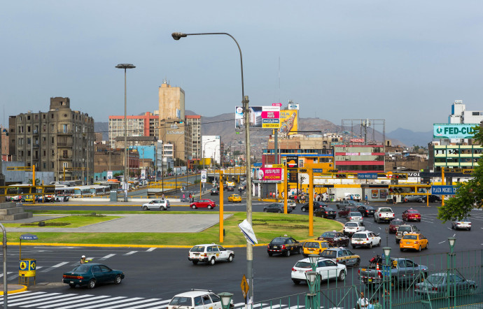 Après des années d’urbanisation sauvage, Lima, capitale du Pérou, présente un profil architectural on ne peut plus décousu.