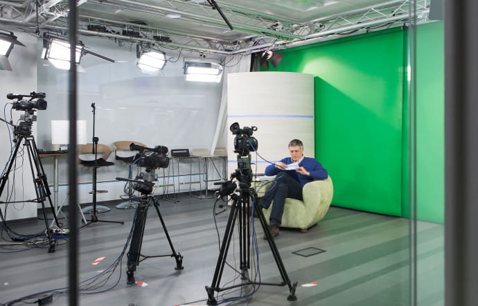 Le quotidien, qui est le premier d’Italie à avoir créé son site internet, est équipé d’un studio de télévision et vidéo pour ses éditions numériques.