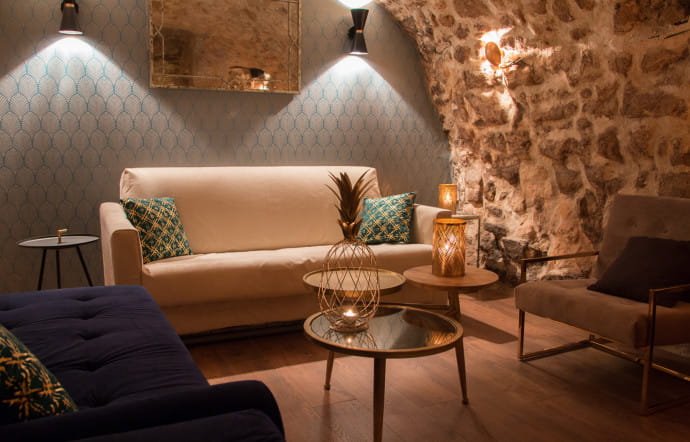 Une des alcôves du bar, décorée avec soin, Ostrea.