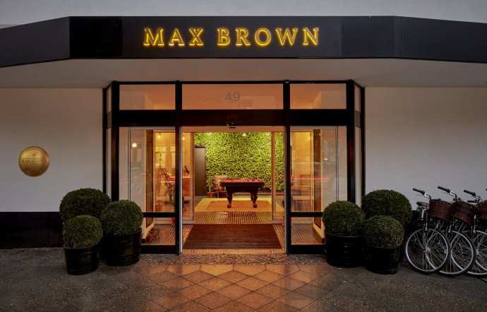 L’entrée du Max Brown Ku’Damm, à Charlottenburg.