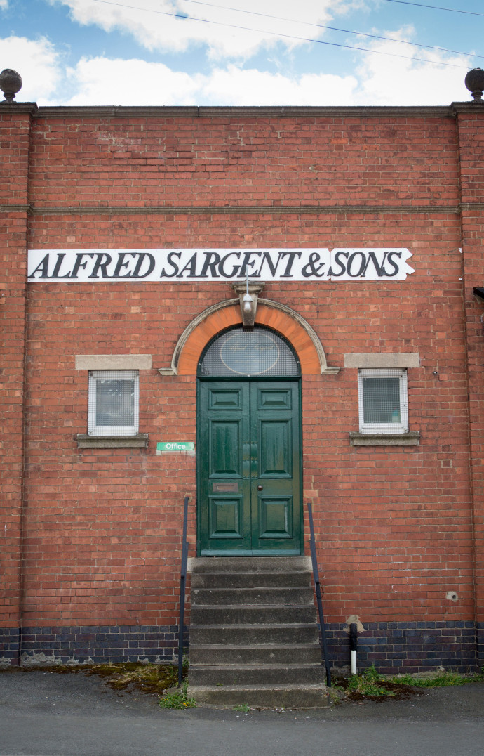 La manufacture de 4 000 m2 a été bâtie en 1915 par Alfred Sargent.