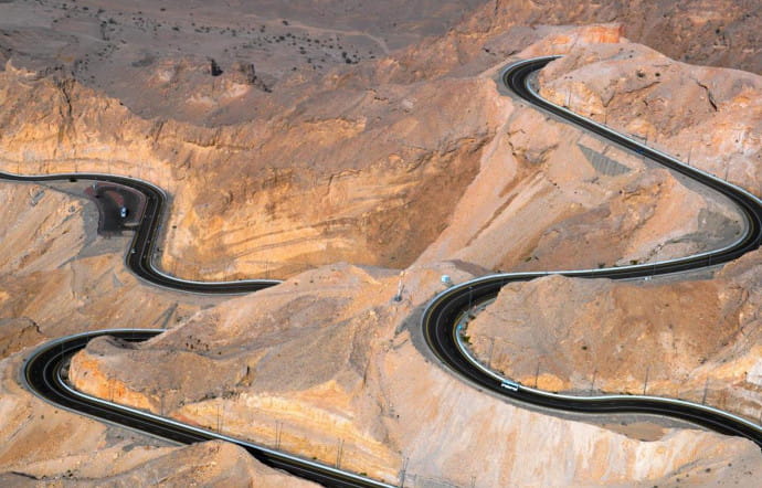Les montagnes de Jebel Hafeet, rendez-vous incontournable des aventuriers en Range Rover.