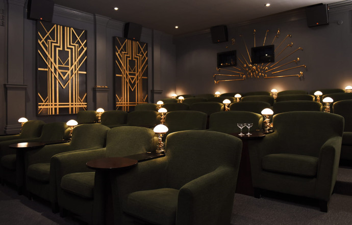 Le cinéma Spegeln, qui a gardé des fauteuils de velours vert années 20.