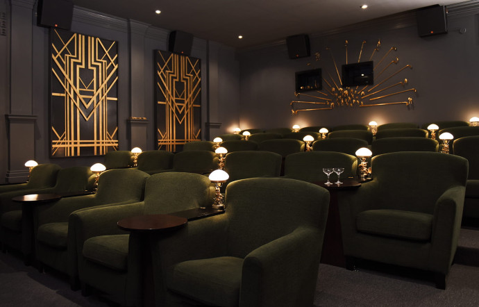 Le cinéma Spegeln, qui a gardé des fauteuils de velours vert années 20.