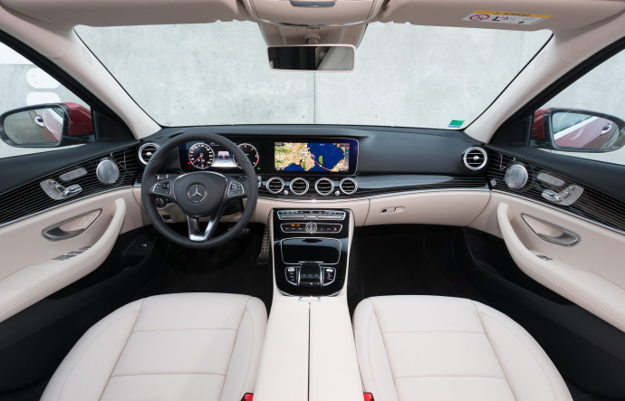 L’habitacle de la Mercedes Classe E All Terrain respire le luxe, le confort, la qualité et le bon goût…