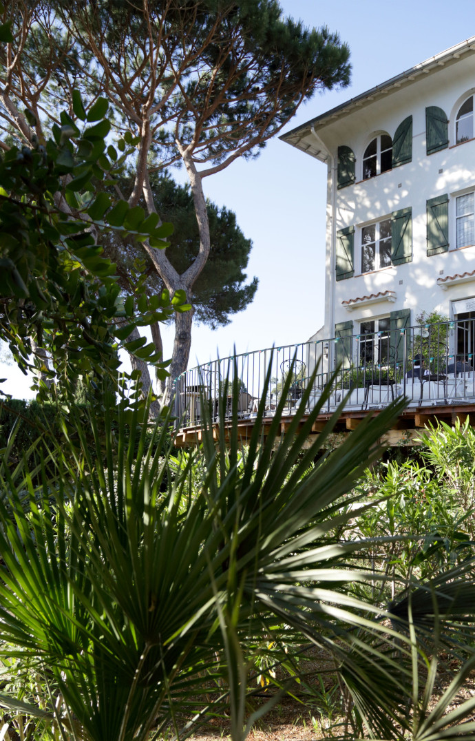 Dernière acquisition du groupe H8 Collection, l’hôtel Ermitage, à Saint-Tropez, propose 24 chambres dans une villa datant de 1929.