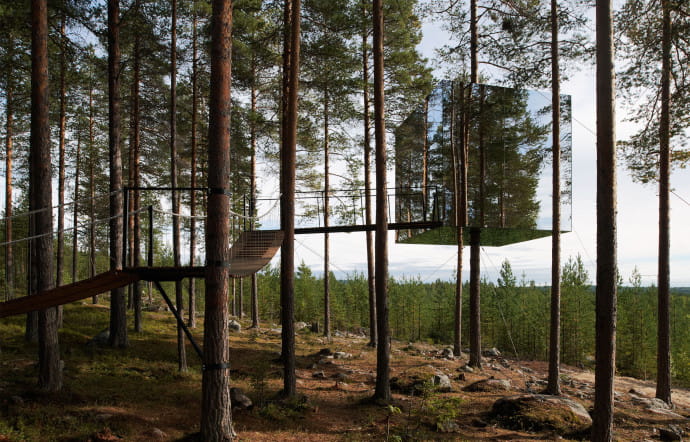 En 2010, Tham & Videgard se font connaître sur la scène internationale avec le Mirrorcube, une chambre en suspension dans un cube habillé de miroirs sans tain, conçue pour un hôtel d’un genre nouveau, le Treehotel.