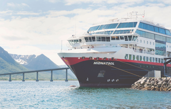 Les navires de la compagnie Hurtigruten (ou express côtier) assurent les liaisons maritimes dans toute la Norvège.
