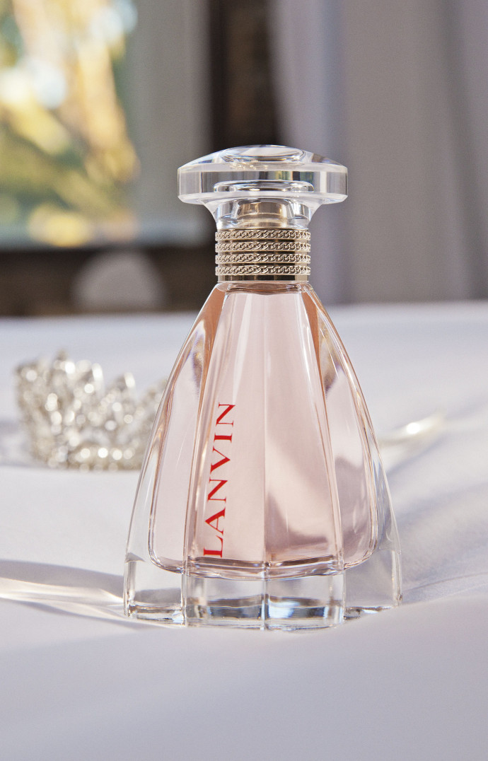 Interparfums a multiplié les signatures de licences au fil des ans. L’entreprise gère ainsi les parfums féminins Karl Lagerfeld, Rochas, Repetto, Boucheron et Lanvin.