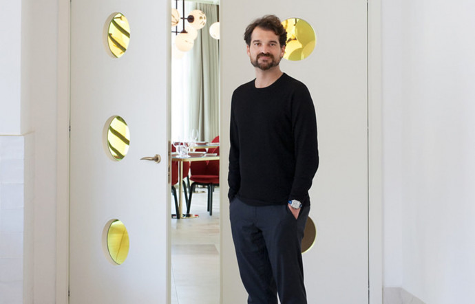 Originaire de Madrid, le designer espagnol Jaime Hayón s'installe à Valence pour créer son propre studio.