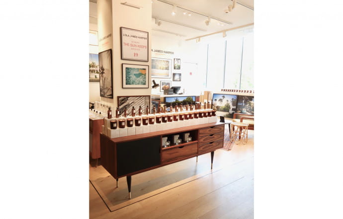 Le corner Lola James Harper au Bon Marché, avec du mobilier co-signé avec Kann Design.