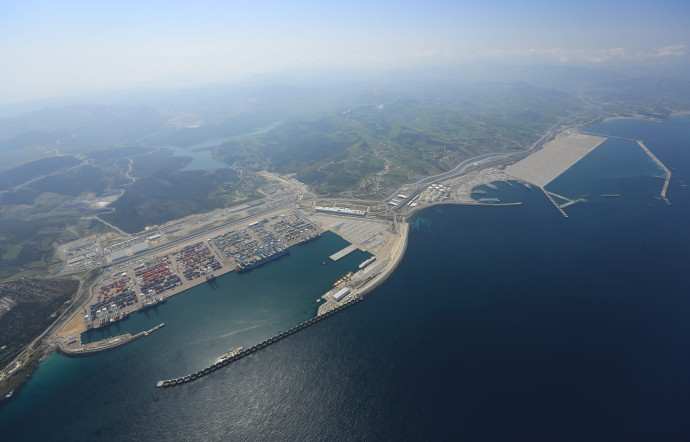 Le port de Tanger Med 1 et le chantier de Tanger Med 2.