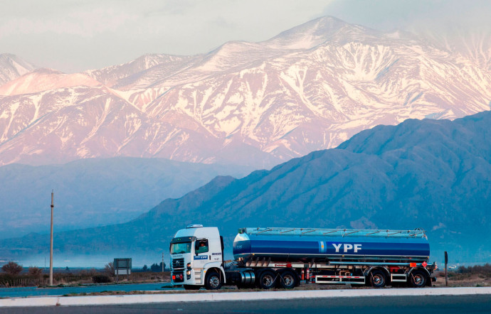 YPF, l’entreprise argentine de pétrole et de gaz nationalisée en 2013, a signé un contrat avec l’américain Chevron pour extraire le gaz de schiste du sol argentin.