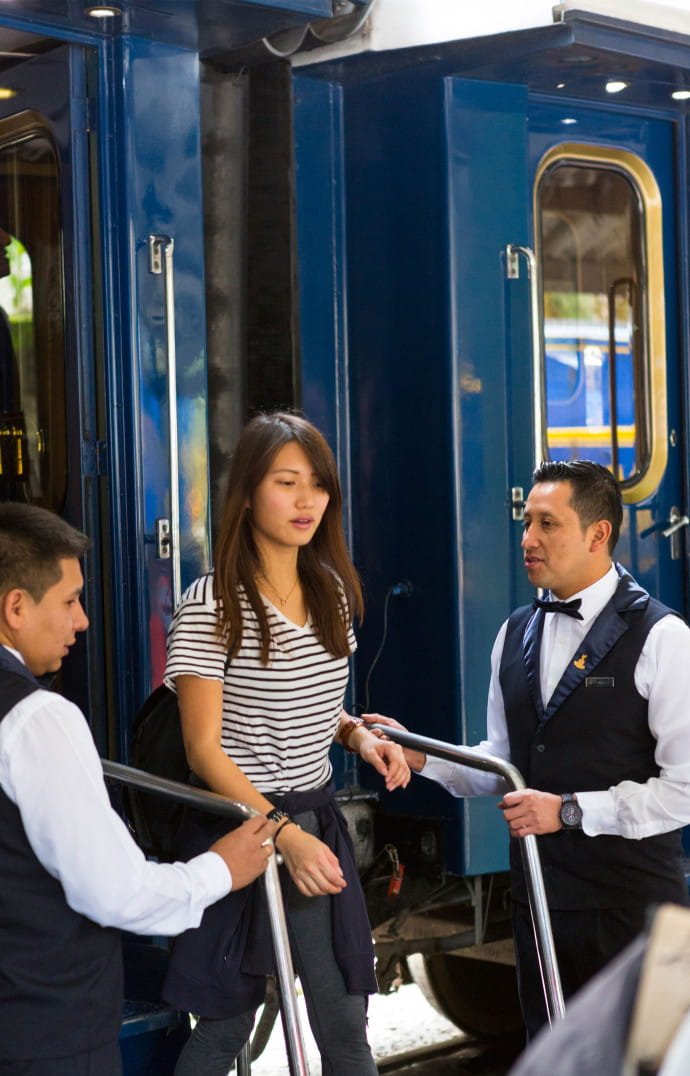 Service de luxe à bord du train Hiram Bingham.