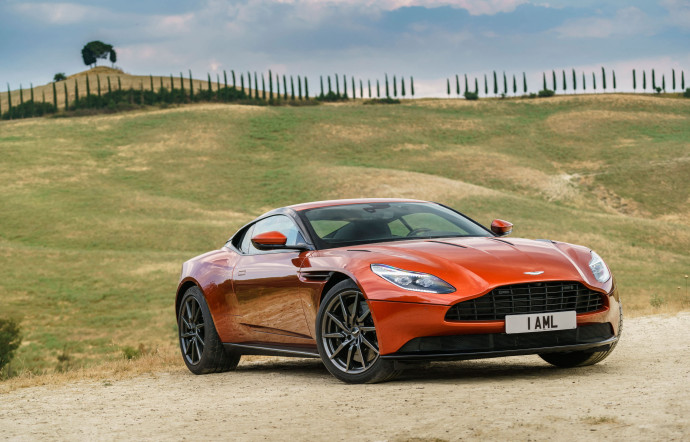 Elégante et sportive, la DB11 s’inscrit dans la lignée des GT luxueuses d’Aston Martin.