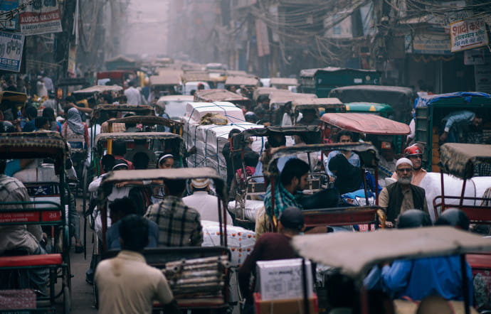 L’agglomération de Delhi compte au total 25 millions d’habitants, ce qui en fait, en 2015, la quatrième plus peuplée du monde.
