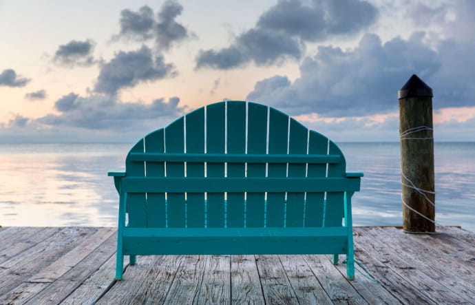 Fauteuil Adirondack face à l’océan au Pines & Palms Resort, à Islamorada. What else ?