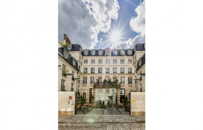 D’apparence extérieure, l’hôtel Kube et son restaurant n’ont rien de post-apocalyptique, et pourtant…
