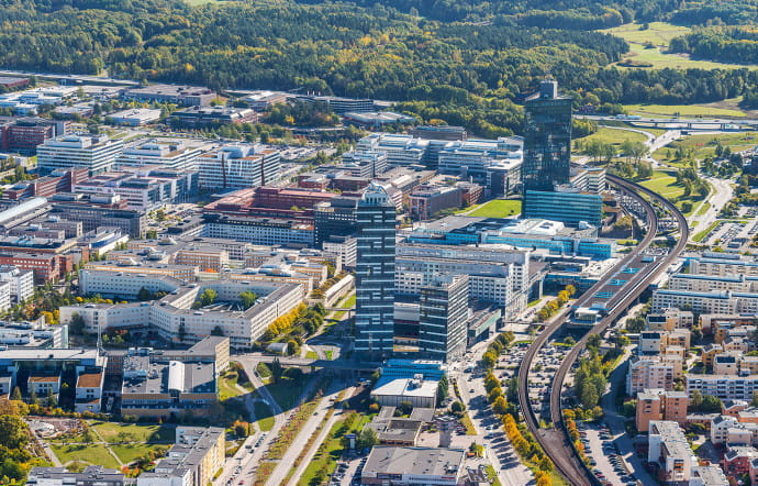 Ville nouvelle née à la fin des années 70, Kista abrite nombre de sièges sociaux et d’établissements d’enseignement et de recherche.