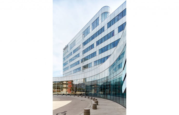 Ericsson a transféré son siège social à Kista en 2003. L’équipementier y emploie environ 11 000 personnes.