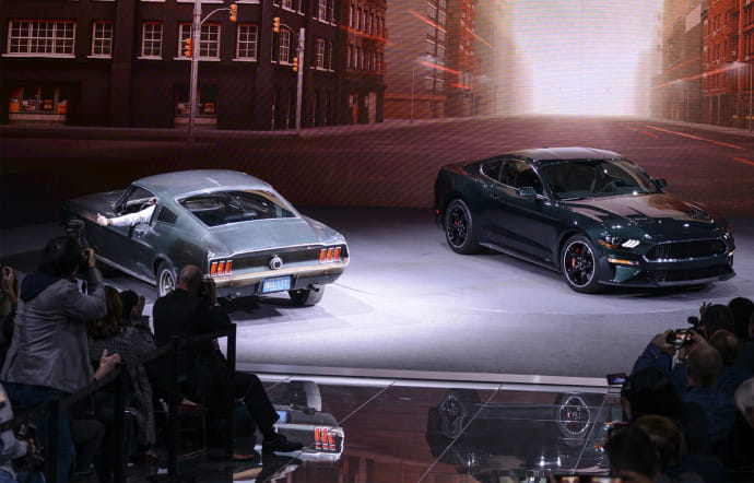 La Mustang Fastback de 68 et sa descendante, la Bullitt de 2018, au salon de Détroit.