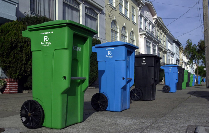 San Francisco, ville pionnière des causes écologiques américaines, retraite déjà 80% du contenu de ses poubelles, un record absolu, mais son ambition du « zero waste » (zéro déchet au dépotoir).