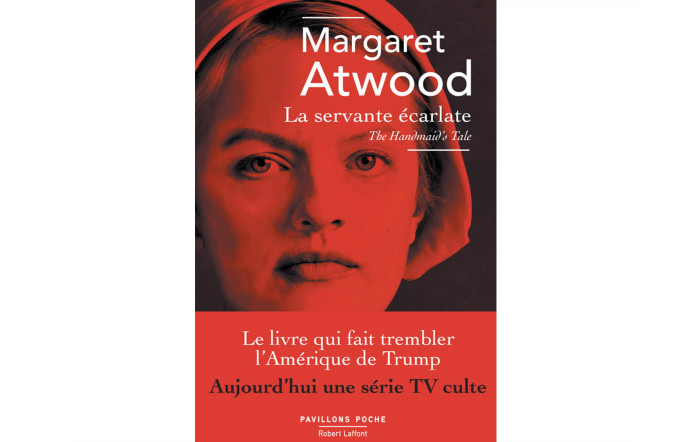 La Servante écarlate, Margaret Atwood, éd. Robert Laffont, 544 p., 11,50 €.
