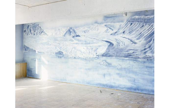 Room with drawing 1 Unwired Landscapes Culture’s House 78°39’20.9″N 16°18’24.1″E Pyramiden, Svalbard, Norway, 22 août 2016.