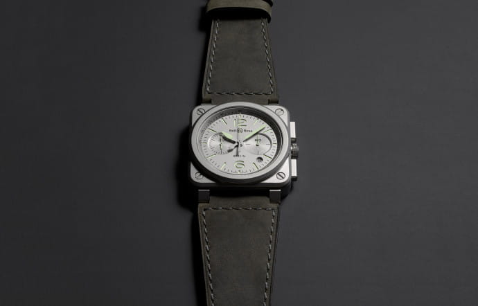 BR 03-94 Horolum, mouvement : calibre BR-CAL.301, mécanique automatique, verre : saphir traité antireflet, étanchéité : 100 mètres, boîtier : diamètre 42 mm. Disponible ici.