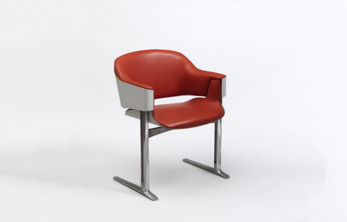 Une chaise de restaurant du navire Britannia, imaginée par le designer anglais Robert Heritage, 1968.