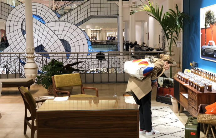 Lola James Harper, lifestyle brand fondée en 2013 par Rami Mekdachi, s’est fait une spécialité des collaborations intelligentes. Que ce soit, comme ici, avec Kann pour le mobilier, ou AccorHotels pour l’hospitalité.