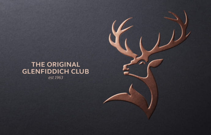 Le célèbre logo au cerf a été simplifié et affiné.