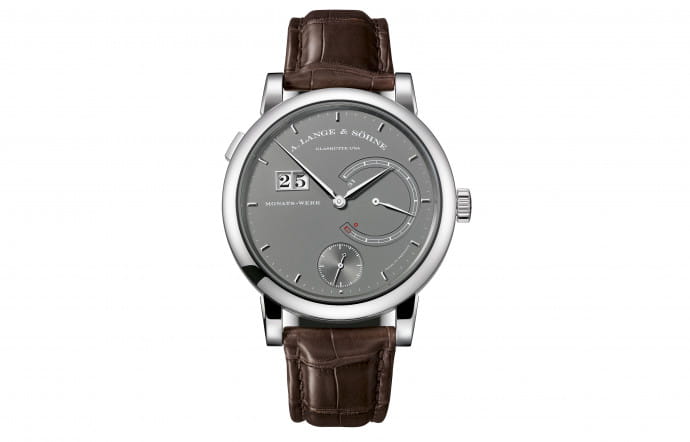 A. Lange & Söhne : Lange 31, référence 130.039, calibre de manufacture L034.1, Mouvement mécanique à remontage manuel, réserve de marche de 31 jours (744 heures), boîtier en or gris de 46 mm, épaisseur de 16 mm, bracelet en alligator, édition limitée à 100 exemplaires. Prix : 143 500 €.