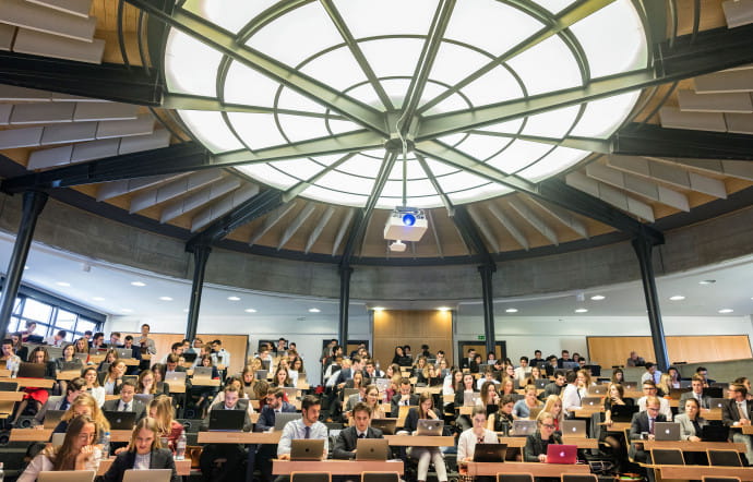 L’auditorium multimédia Jacques-Tschumi, baptisé du nom du fondateur de l’école.