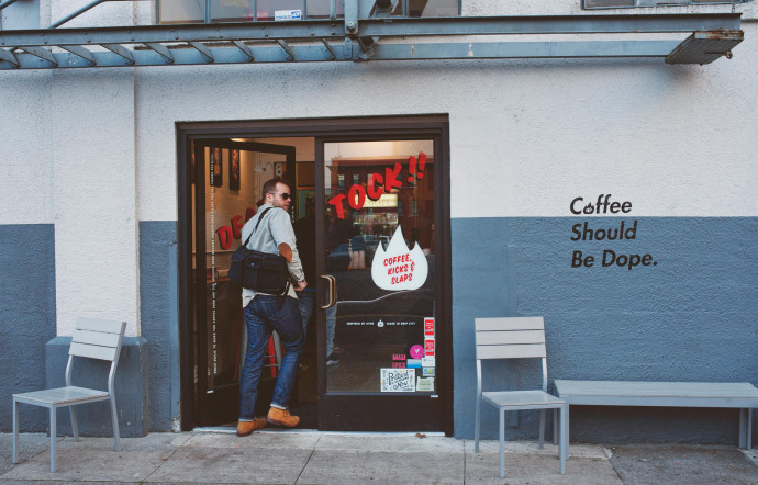 Deadstock Coffee, petit café communautaire devenu temple des sneaker addicts.