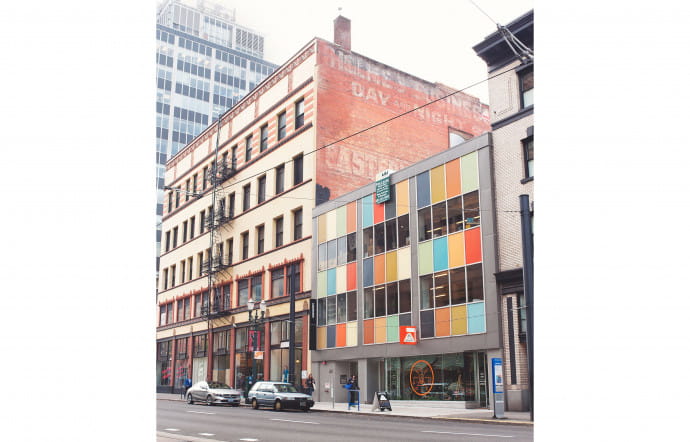 413 Soutwest 10th Avenue, tél. +1 (503) 432-8120, www.polerstuff.com.