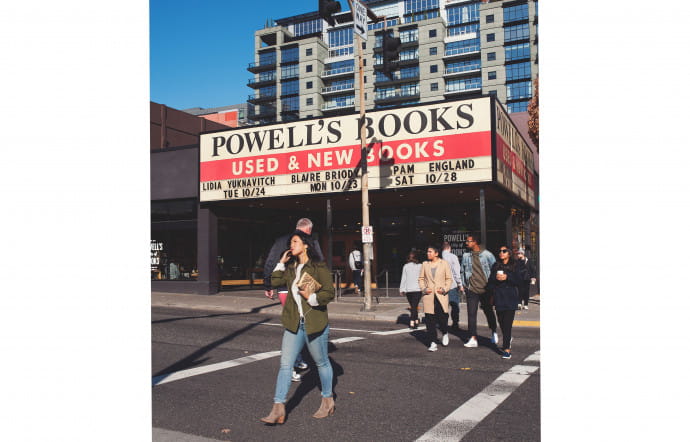 1005 West Burnside Street. (flagship-store) ,tél. +1 (503) 228-4651, www.powells.com.